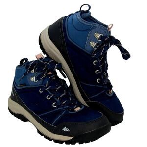 Quechua Decathlon Women's Pre-owned Slate Blue Waterproof Sneakers - sz. 5 1/2